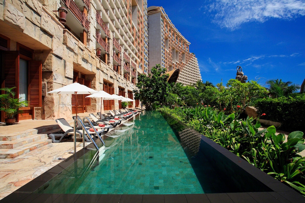 Centara Grand Mirage Beach Resort Pattaya — Swimming pool in Pattaya, Chonburi