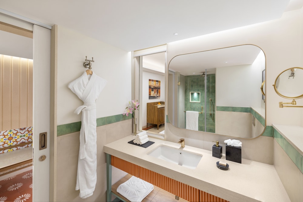 Taj Cidade de Goa Heritage, Goa — Hotel rooms in Dona Paula, Goa