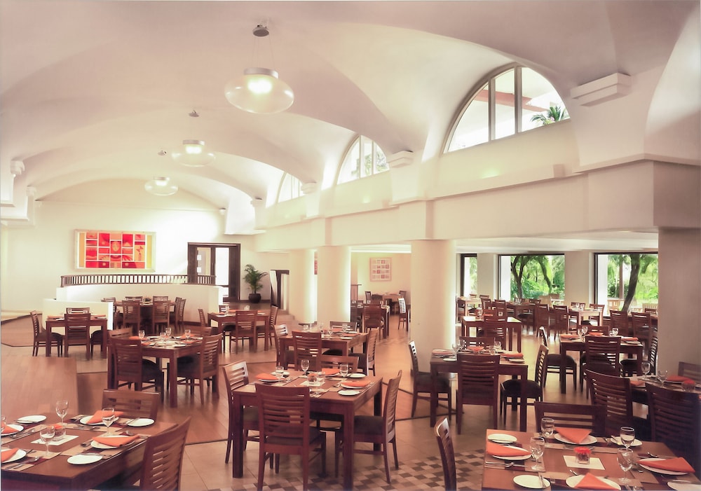 Taj Cidade de Goa Heritage, Goa — Restaurant & bars in Dona Paula, Goa