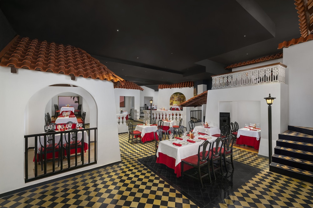 Taj Cidade de Goa Heritage, Goa — Restaurant & bars in Dona Paula, Goa