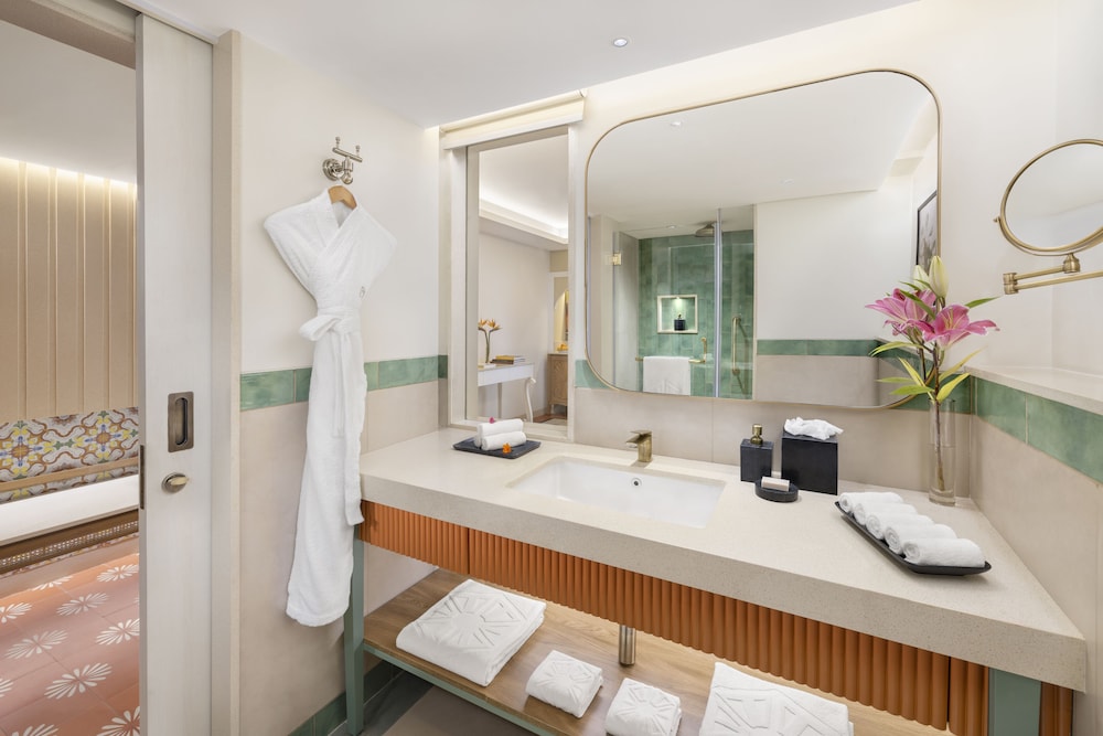 Taj Cidade de Goa Heritage, Goa — Hotel rooms in Dona Paula, Goa