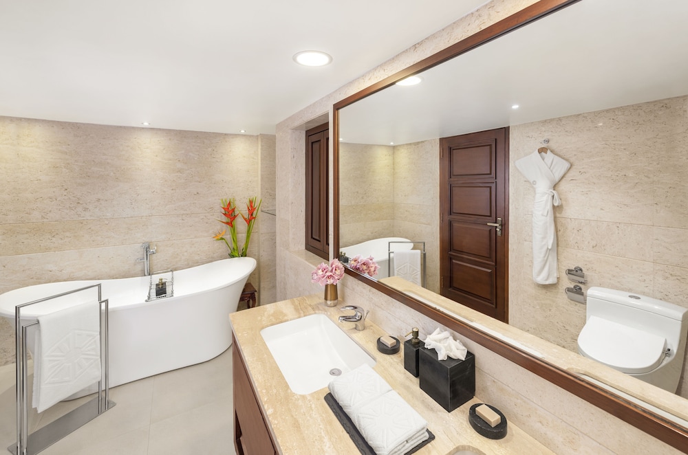 Taj Cidade de Goa Heritage, Goa — Hotel rooms in Dona Paula, Goa