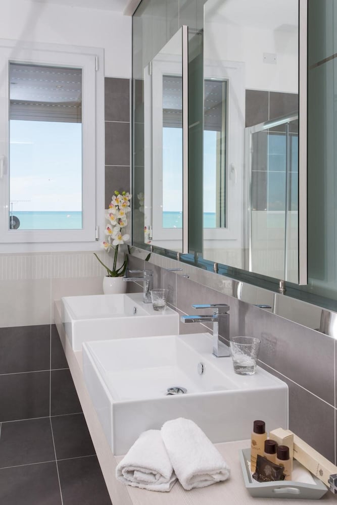 Aparthotel Sheila — Hotel rooms in Jesolo, Veneto