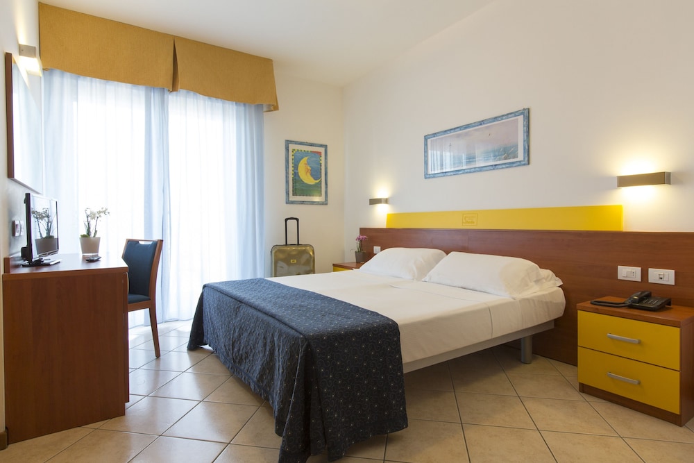 Aparthotel Sheila — Hotel rooms in Jesolo, Veneto