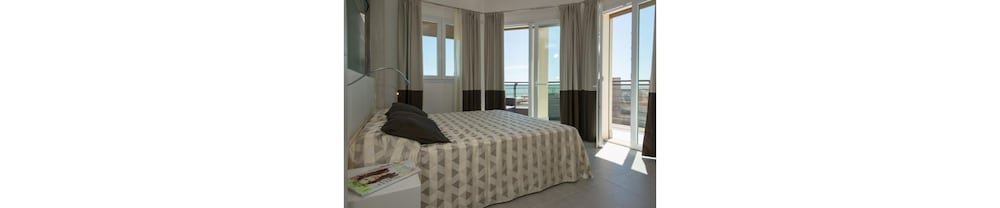 Aparthotel Sheila — Hotel rooms in Jesolo, Veneto