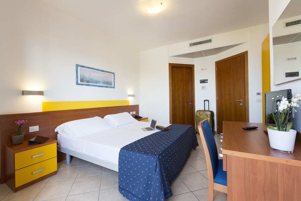 Aparthotel Sheila — Hotel rooms in Jesolo, Veneto