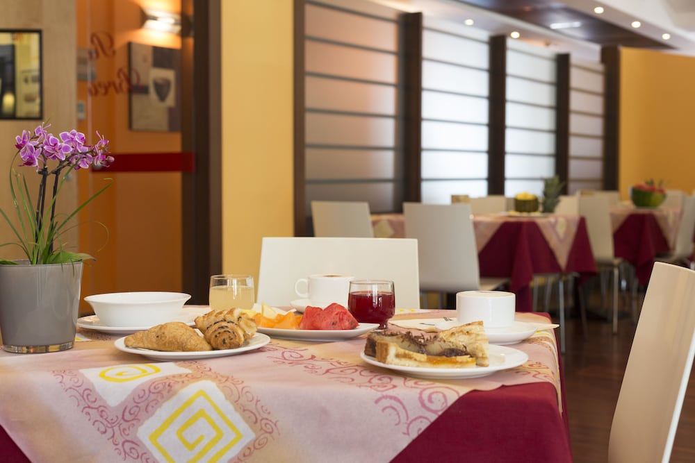 Aparthotel Sheila — Restaurant & bars in Jesolo, Veneto