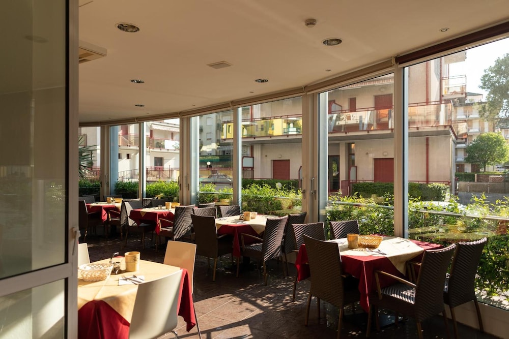 Aparthotel Sheila — Restaurant & bars in Jesolo, Veneto