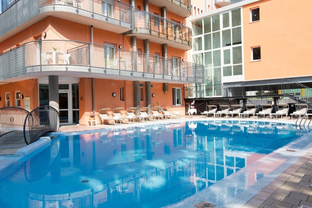 Aparthotel Sheila — Swimming pool in Jesolo, Veneto