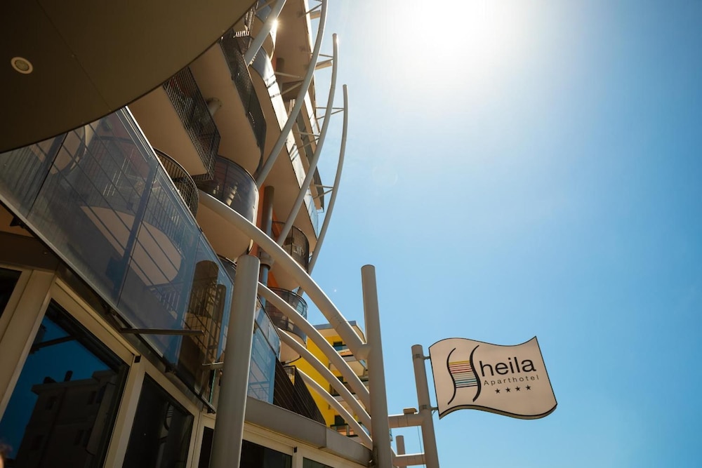 Aparthotel Sheila — Hotel building in Jesolo, Veneto