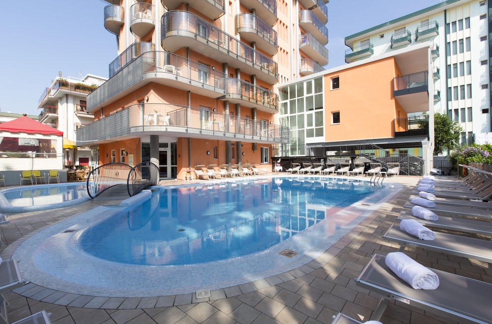 Aparthotel Sheila — Swimming pool in Jesolo, Veneto