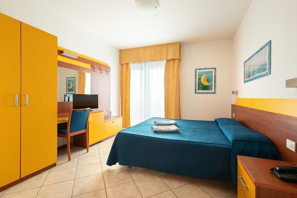Aparthotel Sheila — Hotel rooms in Jesolo, Veneto