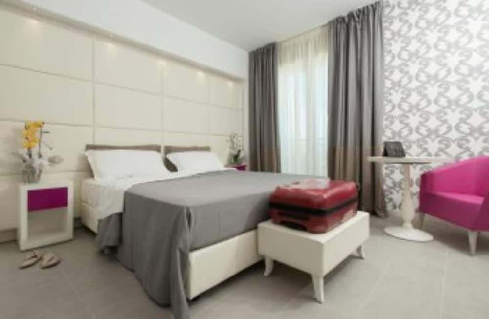 Aparthotel Sheila — Hotel rooms in Jesolo, Veneto