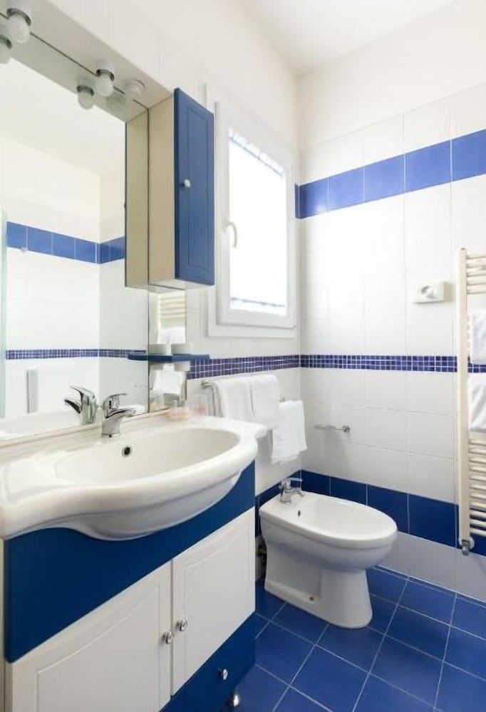 Aparthotel Sheila — Hotel rooms in Jesolo, Veneto