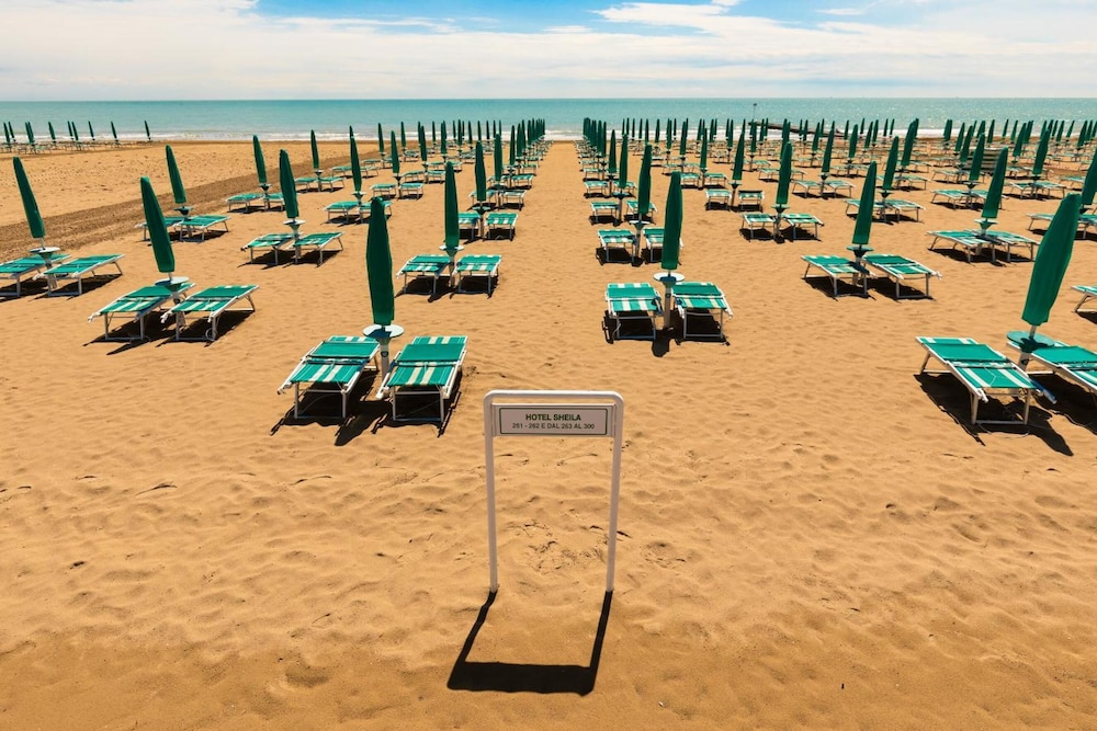 Aparthotel Sheila — Beach in Jesolo, Veneto
