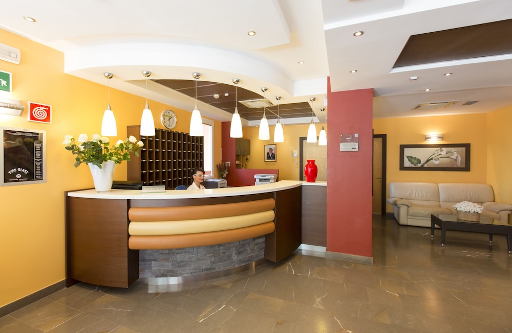 Aparthotel Sheila — Hotel building in Jesolo, Veneto