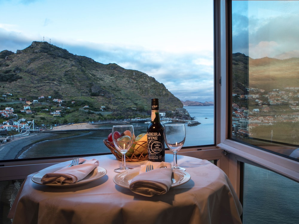 Baía Madeira Hotel — Restaurant & bars in Machico, Madeira