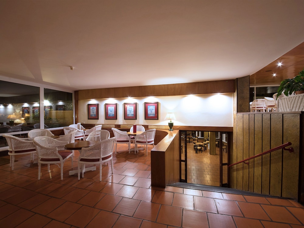 Baía Madeira Hotel — Restaurant & bars in Machico, Madeira