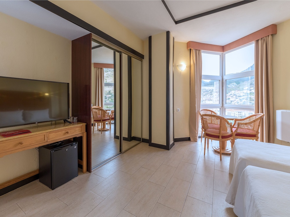 Baía Madeira Hotel — Hotel rooms in Machico, Madeira