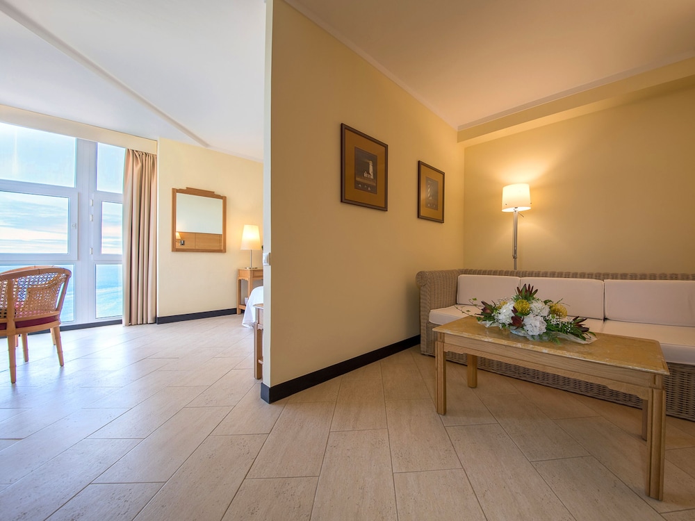 Baía Madeira Hotel — Hotel rooms in Machico, Madeira