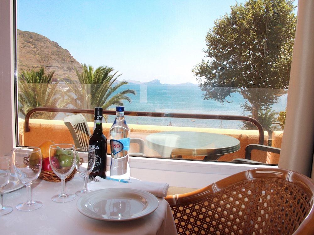 Baía Madeira Hotel — Restaurant & bars in Machico, Madeira
