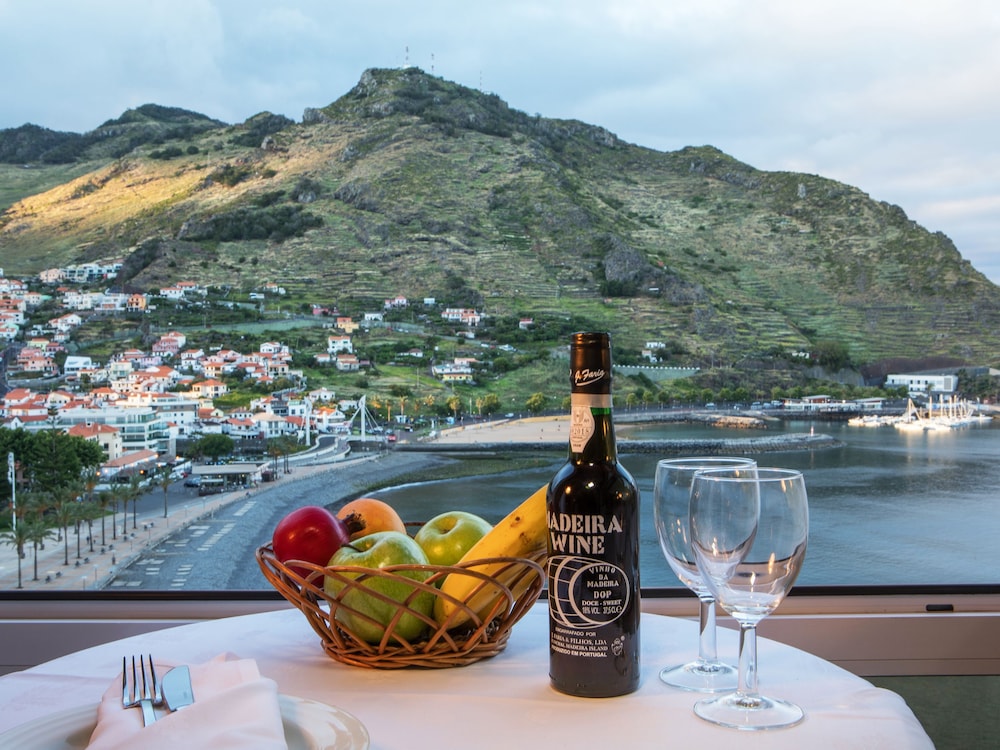 Baía Madeira Hotel — Restaurant & bars in Machico, Madeira