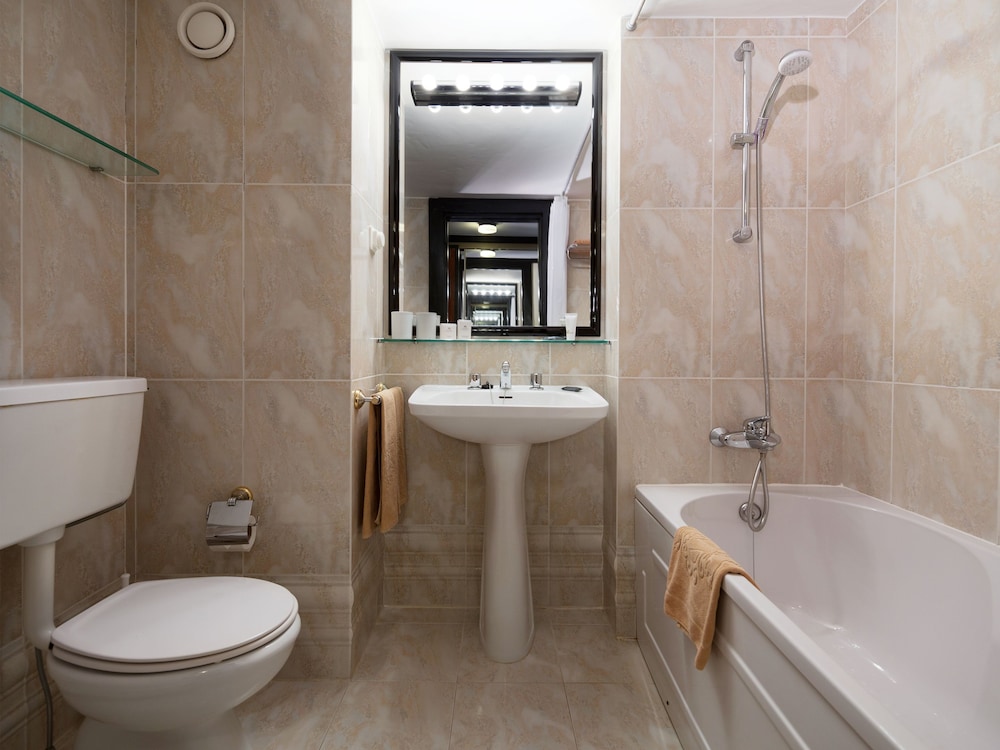 Baía Madeira Hotel — Hotel rooms in Machico, Madeira