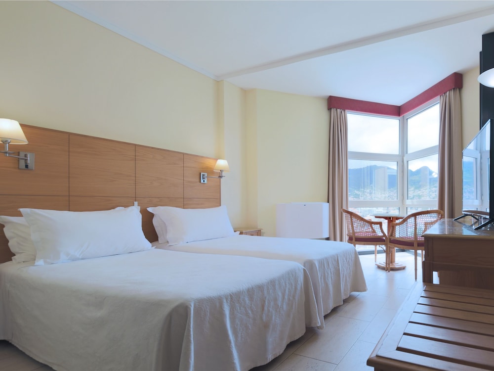 Baía Madeira Hotel — Hotel rooms in Machico, Madeira
