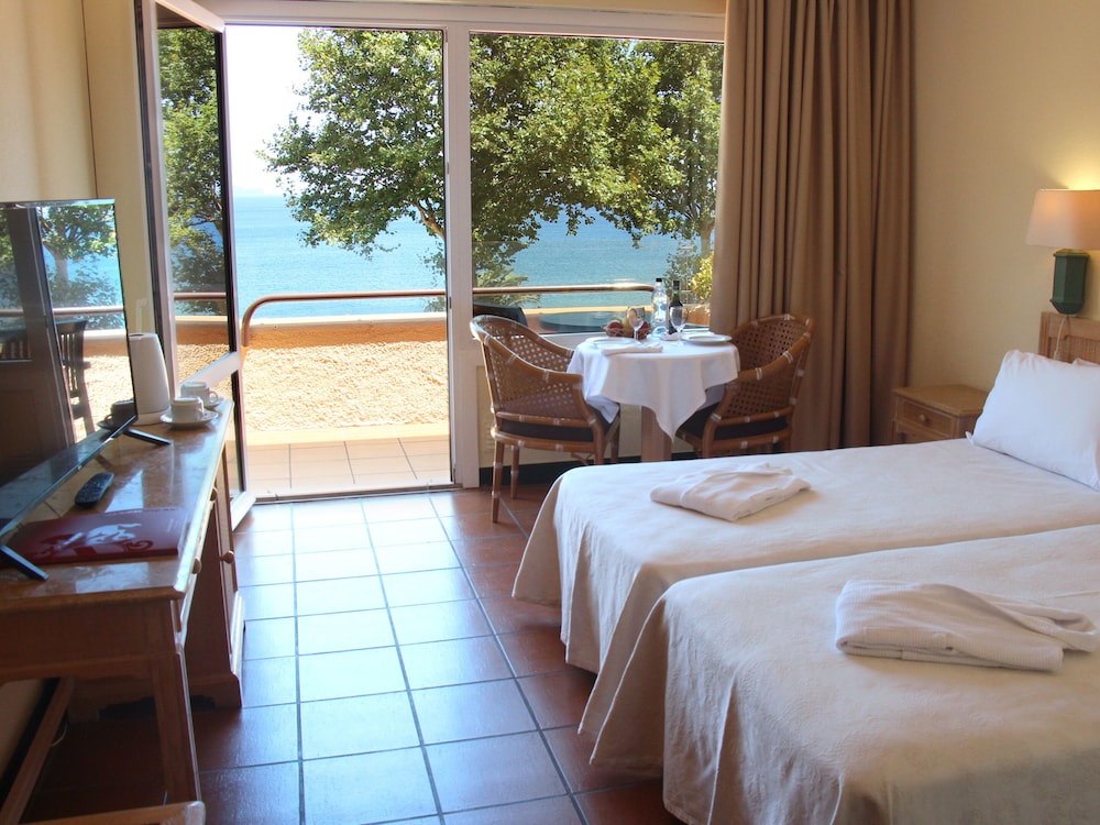 Baía Madeira Hotel — Hotel rooms in Machico, Madeira