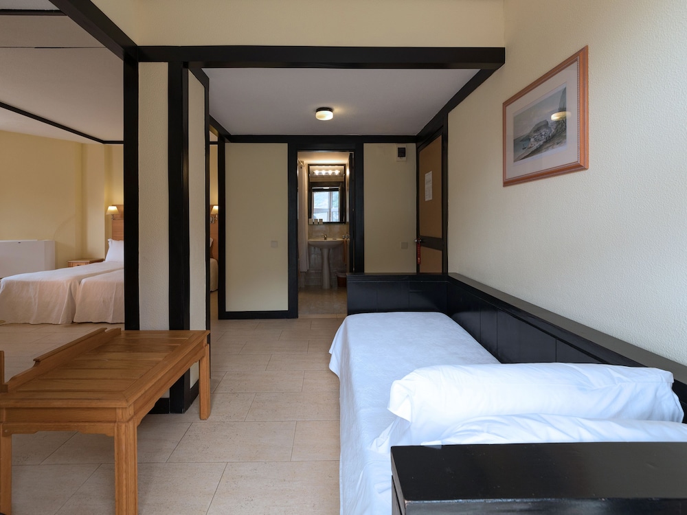 Baía Madeira Hotel — Hotel rooms in Machico, Madeira