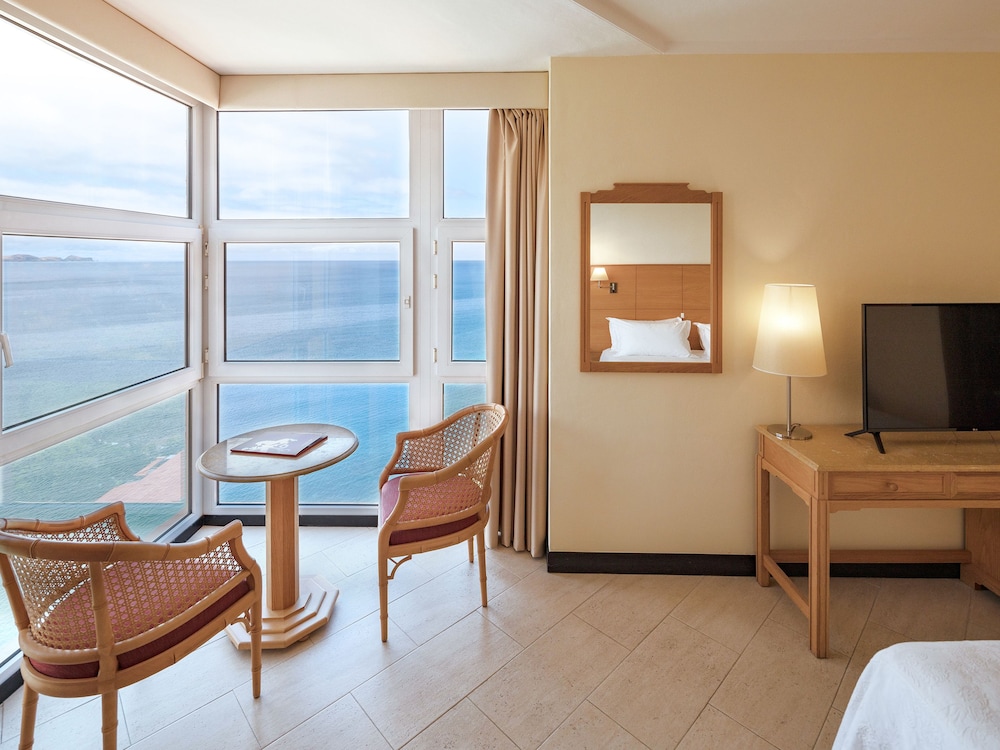 Baía Madeira Hotel — Hotel rooms in Machico, Madeira