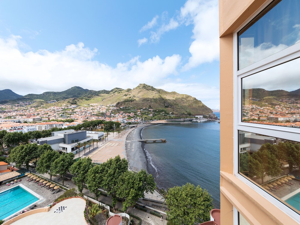 Baía Madeira Hotel — Hotel rooms in Machico, Madeira