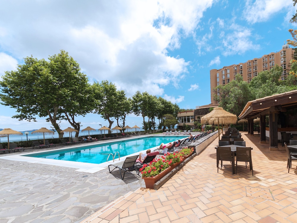 Baía Madeira Hotel — Swimming pool in Machico, Madeira
