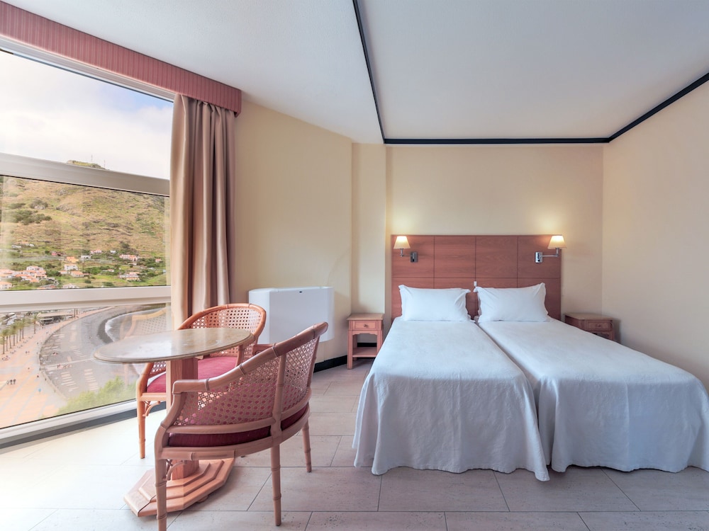 Baía Madeira Hotel — Hotel rooms in Machico, Madeira
