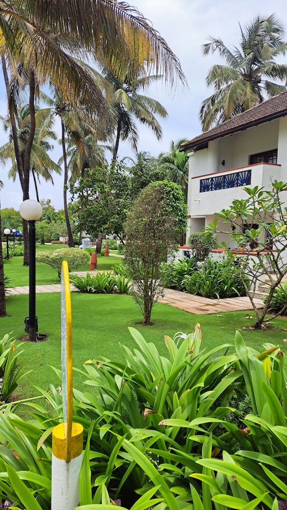 Novotel Goa Dona Sylvia Resort — Hotel building in Cavelossim, Goa