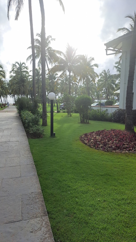 Novotel Goa Dona Sylvia Resort — Hotel building in Cavelossim, Goa