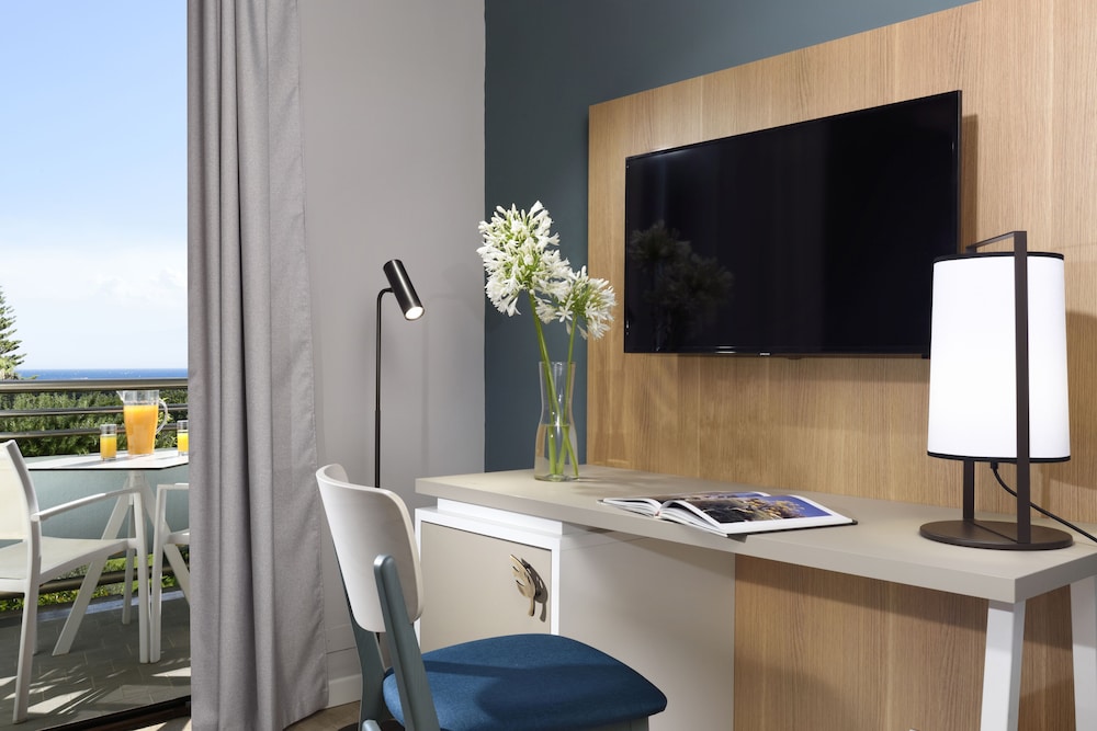 UNA Hotels Naxos Beach Sicilia — Hotel rooms in Giardini Naxos, Sicily