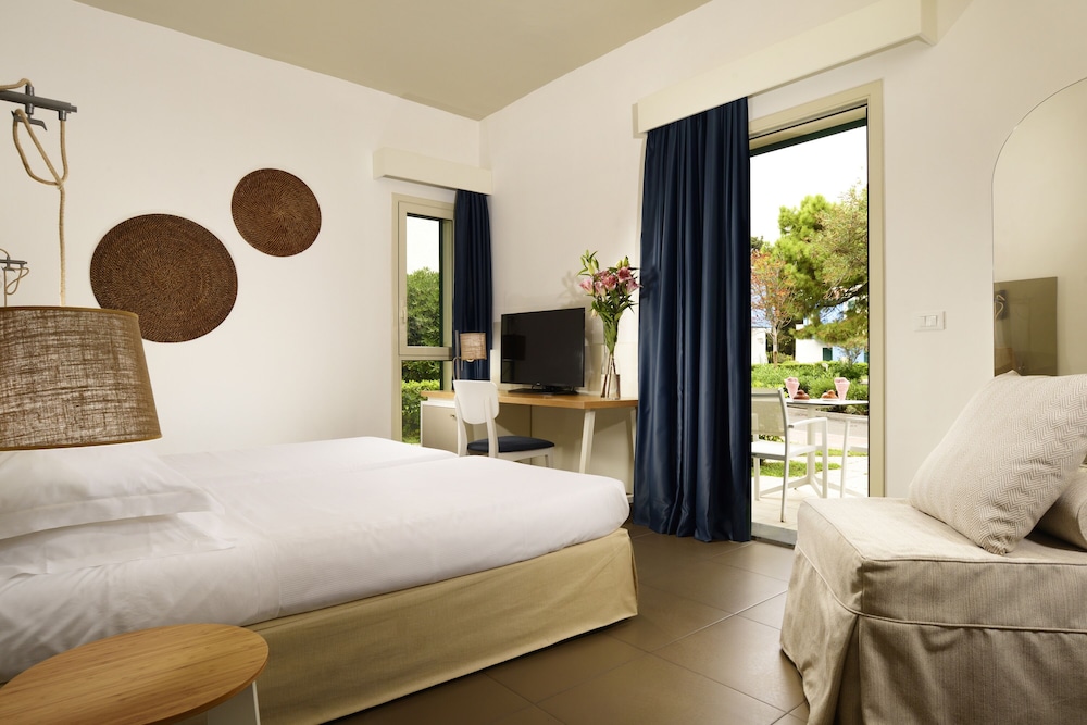 UNA Hotels Naxos Beach Sicilia — Hotel rooms in Giardini Naxos, Sicily