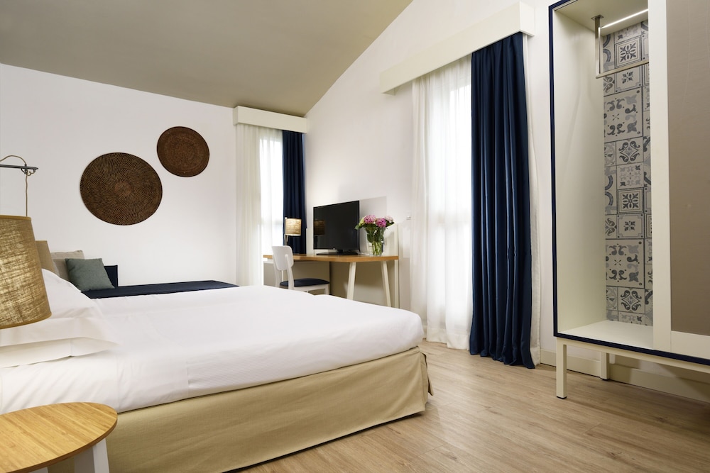 UNA Hotels Naxos Beach Sicilia — Hotel rooms in Giardini Naxos, Sicily