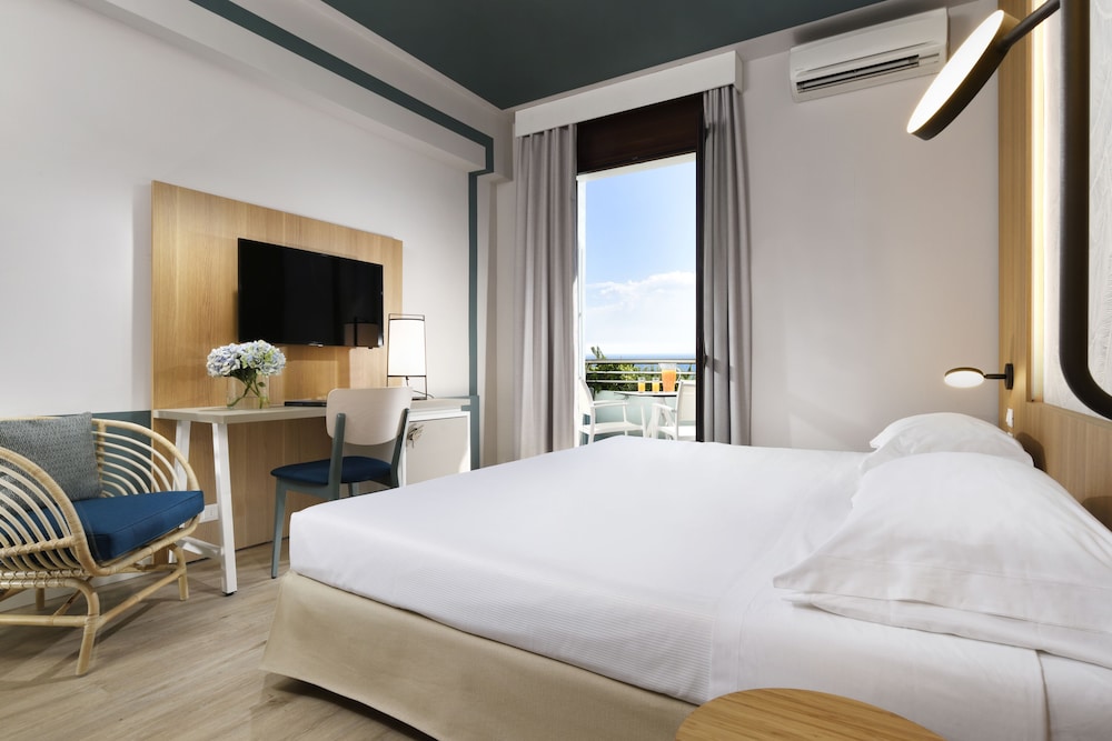 UNA Hotels Naxos Beach Sicilia — Hotel rooms in Giardini Naxos, Sicily