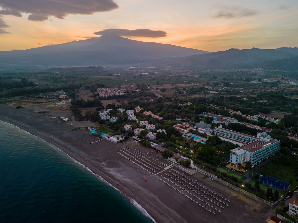 UNA Hotels Naxos Beach Sicilia — Beach in Giardini Naxos, Sicily