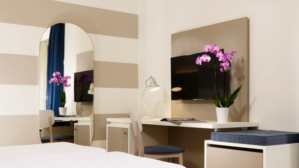 UNA Hotels Naxos Beach Sicilia — Hotel rooms in Giardini Naxos, Sicily