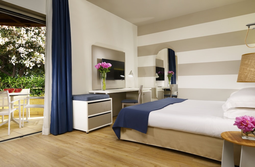 UNA Hotels Naxos Beach Sicilia — Hotel rooms in Giardini Naxos, Sicily