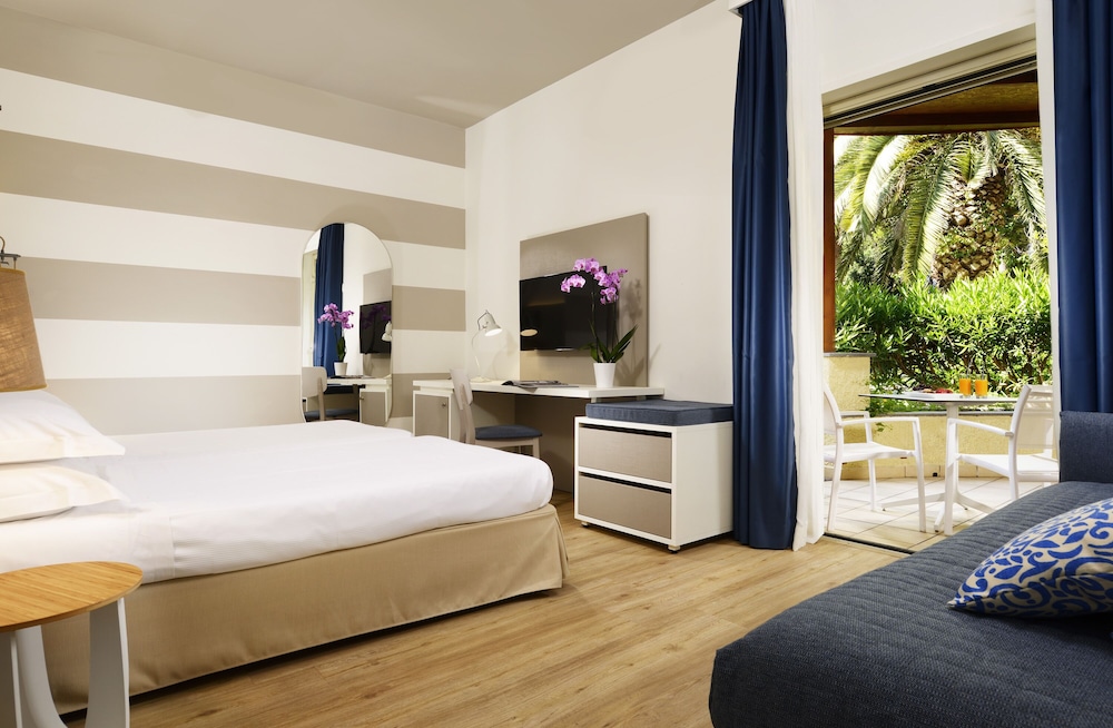UNA Hotels Naxos Beach Sicilia — Hotel rooms in Giardini Naxos, Sicily