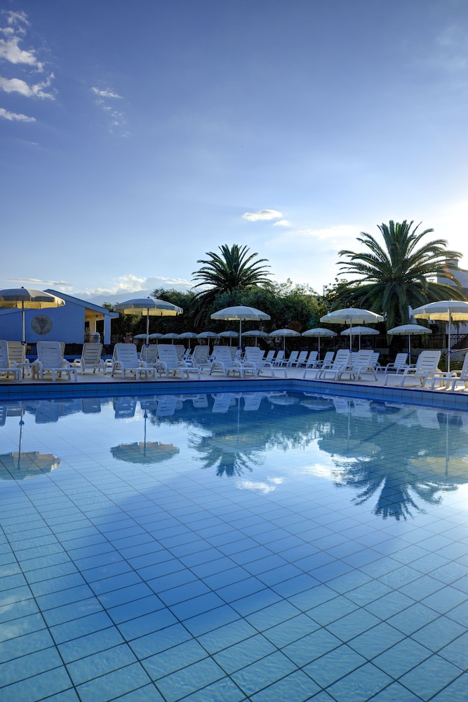 UNA Hotels Naxos Beach Sicilia — Swimming pool in Giardini Naxos, Sicily