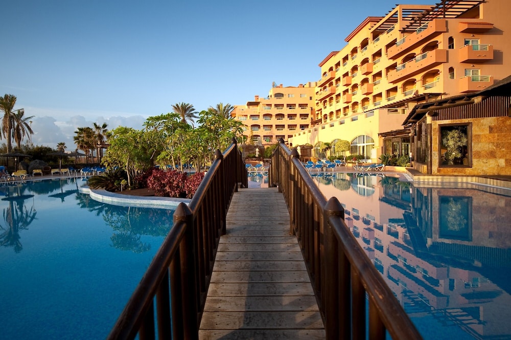 Elba Sara Beach & Golf Resort — Swimming pool in Costa de Antigua, Canary Islands