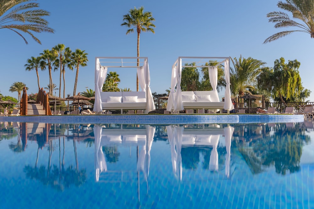 Elba Sara Beach & Golf Resort — Swimming pool in Costa de Antigua, Canary Islands