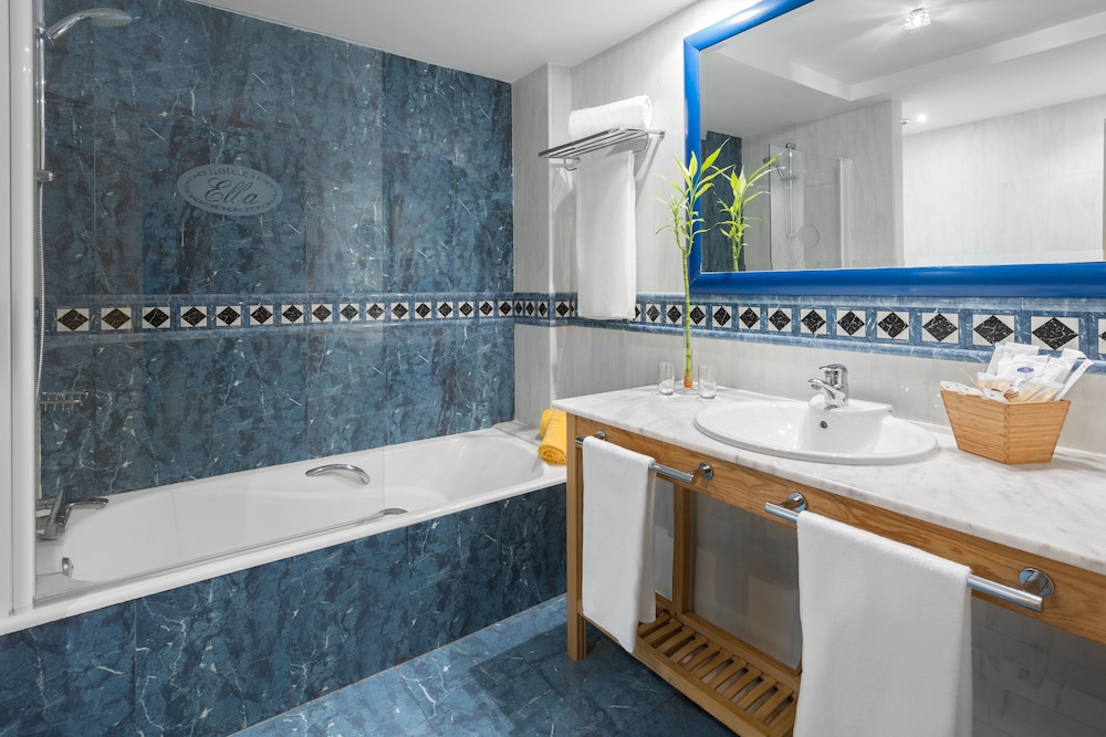 Elba Sara Beach & Golf Resort — Hotel rooms in Costa de Antigua, Canary Islands