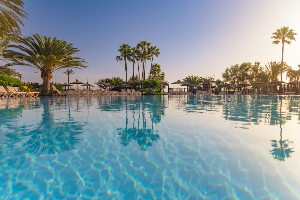 Elba Sara Beach & Golf Resort — Swimming pool in Costa de Antigua, Canary Islands