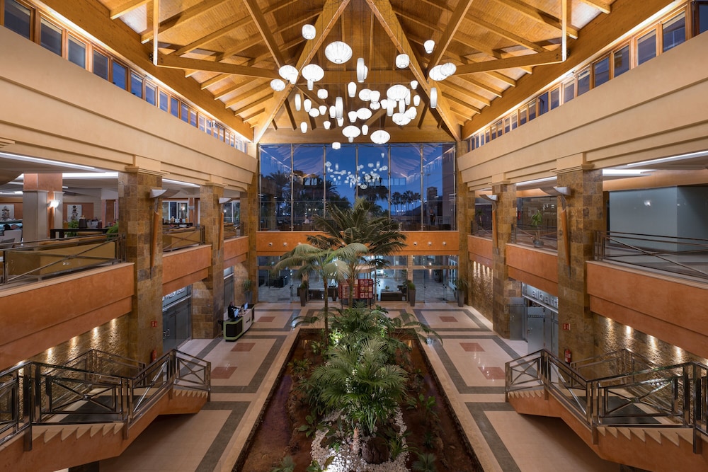 Elba Sara Beach & Golf Resort — Hotel building in Costa de Antigua, Canary Islands